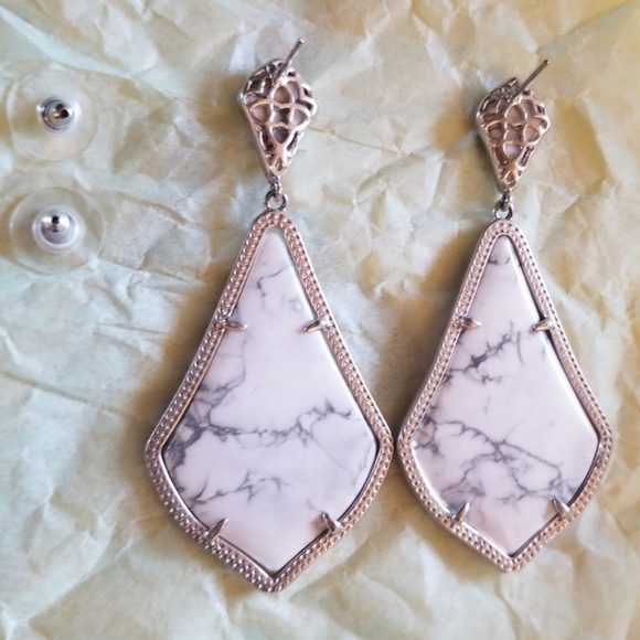 Kendra Scott Howlite Marble Alexis Earrings Silver - Picture 6 of 8
